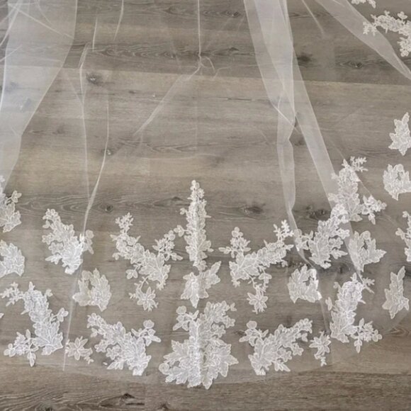 Elegant White Lace Bridal Veil main image 6